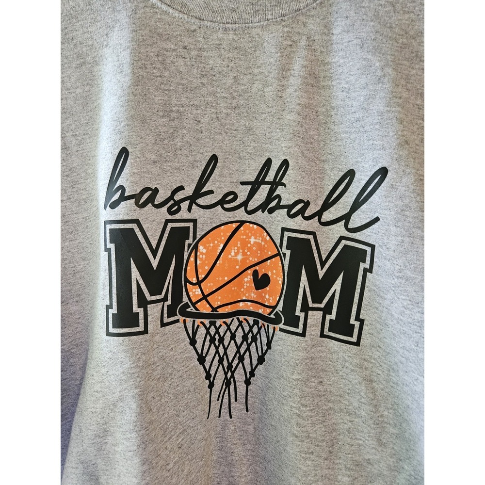 Gildan Heavy Blend Basketball Mom Sweatshirt Gray Graphic Crewneck Size Large - Picture 2 of 4